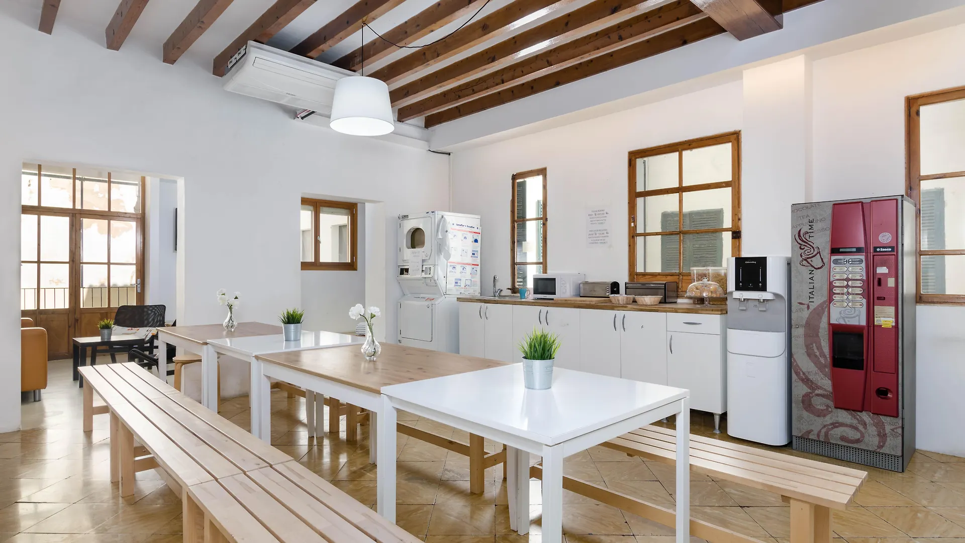 Urban Hostel Palma - Albergue Juvenil - Youth Hostel 0*, Palma de Mallorca İspanya