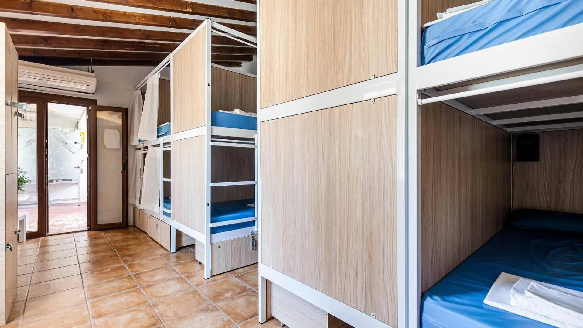 Urban Hostel Palma - Albergue Juvenil - Youth Hostel Palma de Mallorca