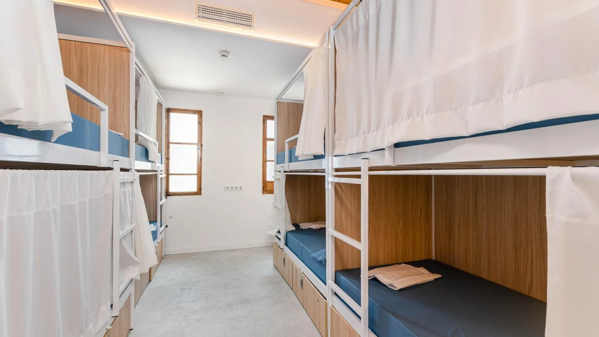 Urban Hostel Palma - Albergue Juvenil - Youth Hostel