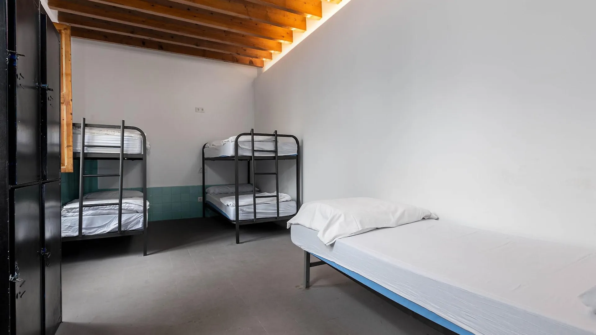 Urban Hostel Palma - Albergue Juvenil - Youth Hostel  ميورقة