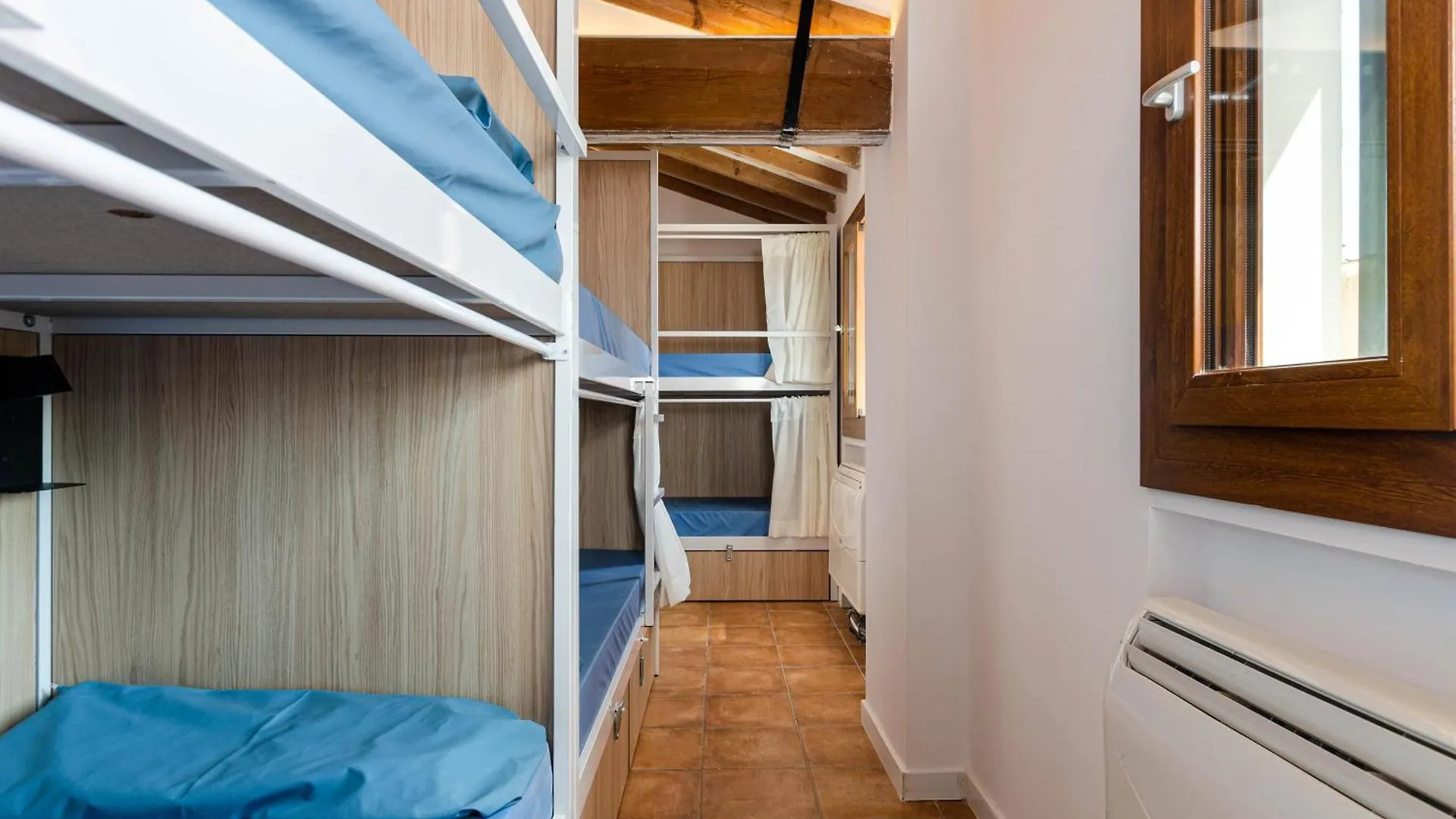 Urban Hostel Palma - Albergue Juvenil - Youth Hostel